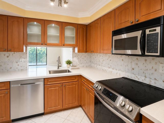 3700 N Pine Island Rd 402, Sunrise, FL 33351