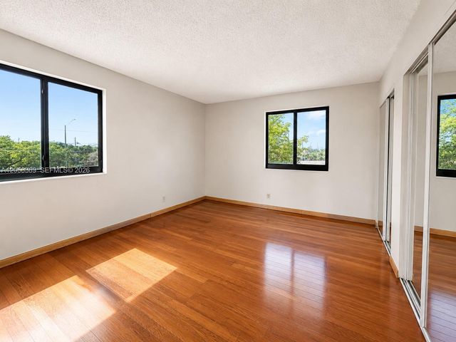 3700 N Pine Island Rd 402, Sunrise, FL 33351
