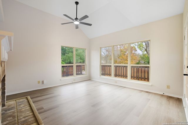 5886 Spring Sq, San Antonio, TX 78247