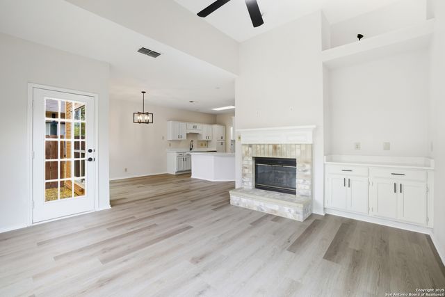 5886 Spring Sq, San Antonio, TX 78247