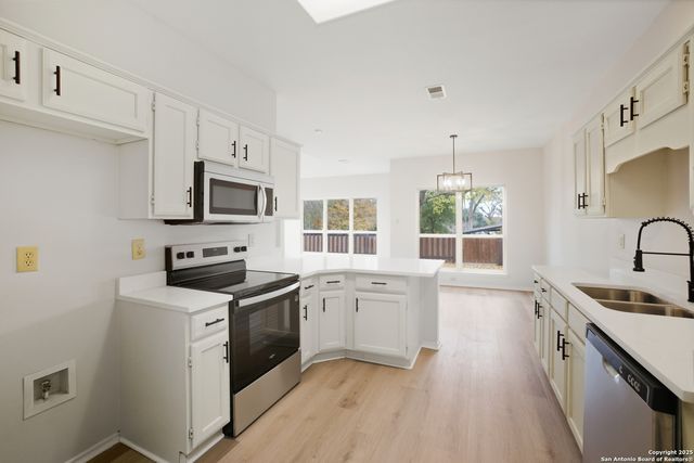 5886 Spring Sq, San Antonio, TX 78247