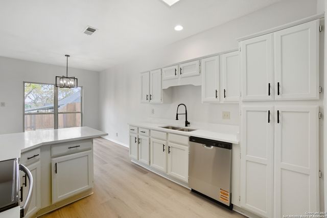 5886 Spring Sq, San Antonio, TX 78247