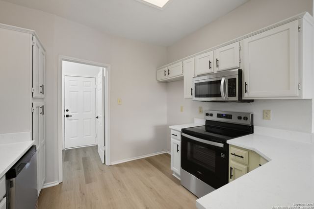 5886 Spring Sq, San Antonio, TX 78247