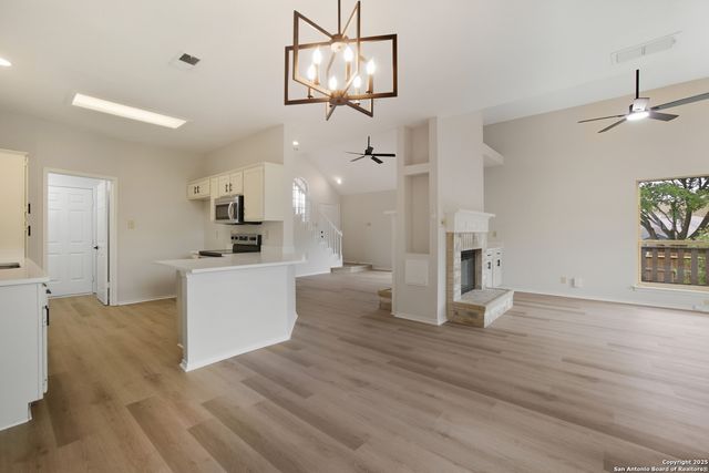 5886 Spring Sq, San Antonio, TX 78247