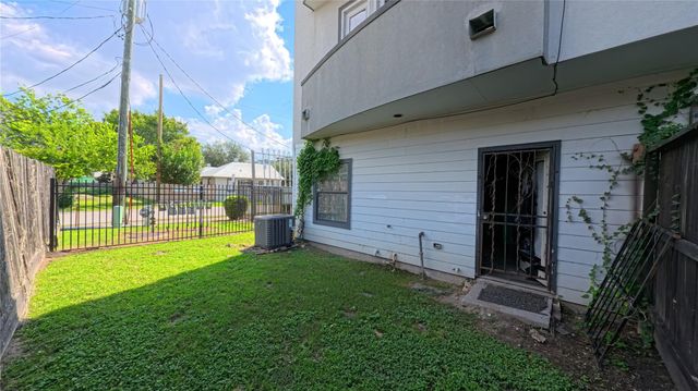 2002 Tuam Street, Houston, TX 77004