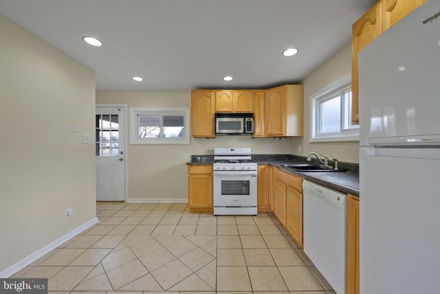 244 POMONA AVE, Glassboro, NJ 08028