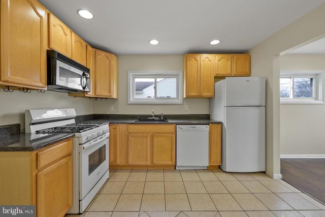 244 POMONA AVE, Glassboro, NJ 08028