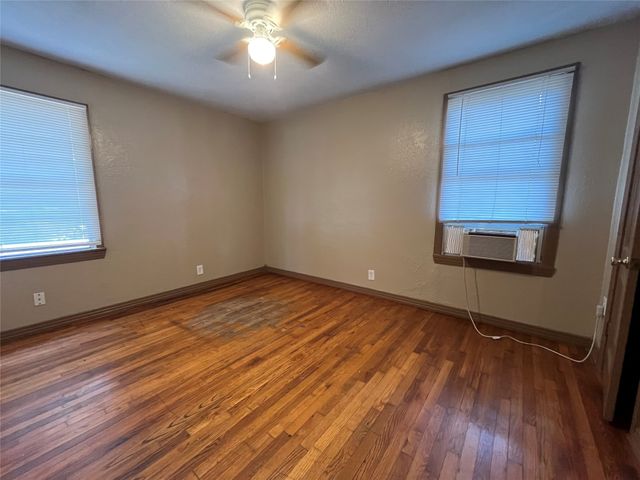 202 W Wheatland Road W, Duncanville, TX 75116