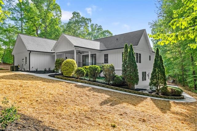 3613 Summit Lakes Drive, Browns Summit, NC 27214