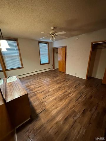 125 S 5th Street, St Charles, MO 63301
