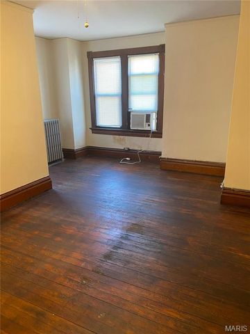 125 S 5th Street, St Charles, MO 63301