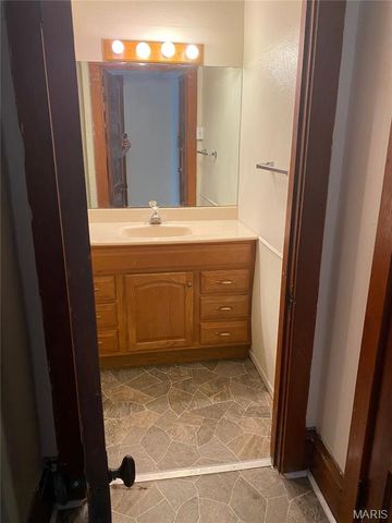 125 S 5th Street, St Charles, MO 63301