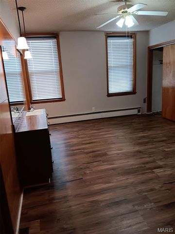 125 S 5th Street, St Charles, MO 63301