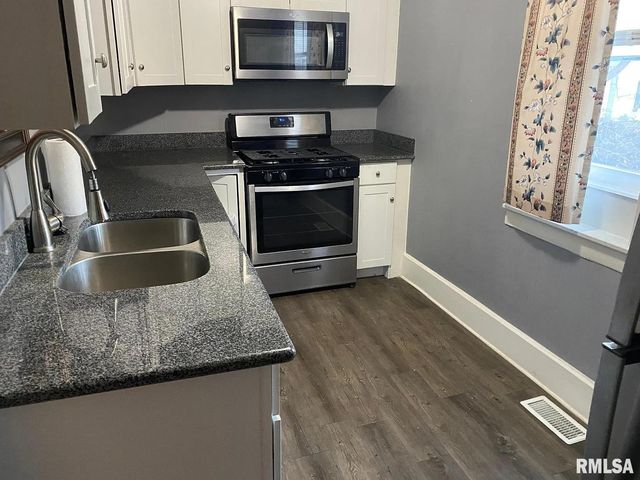 430 E 7TH Street, Davenport, IA 52803