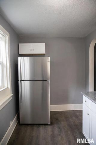 430 E 7TH Street, Davenport, IA 52803