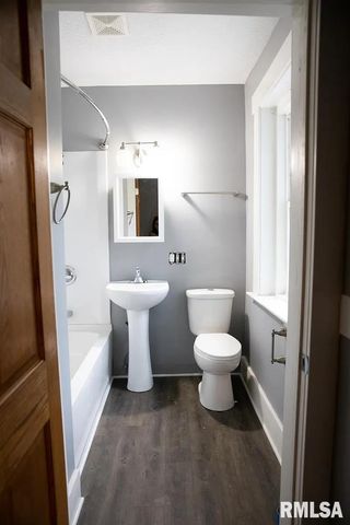 430 E 7TH Street, Davenport, IA 52803