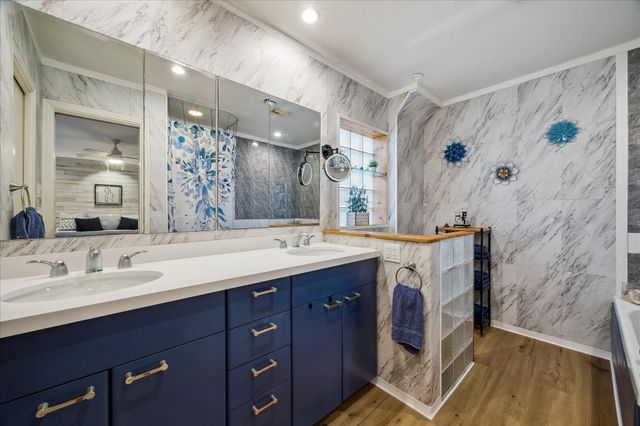 311 Forest Lake Drive, Taylor Lake Village, TX 77586