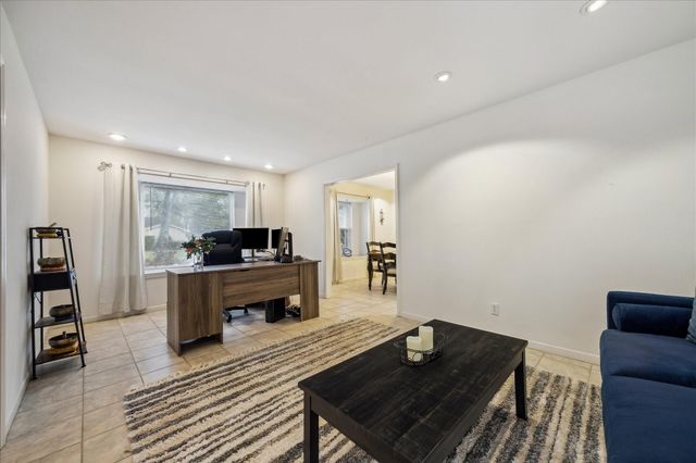 311 Forest Lake Drive, Taylor Lake Village, TX 77586