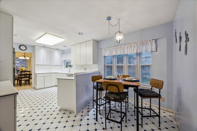 311 Forest Lake Drive, Taylor Lake Village, TX 77586