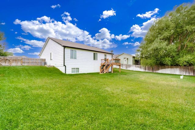 216 W Poplar St, Goddard, KS 67052