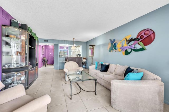 9560 WELDON Circle J110, Tamarac, FL 33321