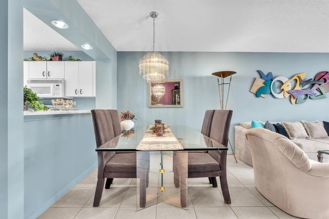 9560 WELDON Circle J110, Tamarac, FL 33321