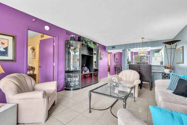 9560 WELDON Circle J110, Tamarac, FL 33321