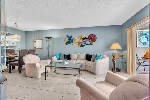 9560 WELDON Circle J110, Tamarac, FL 33321