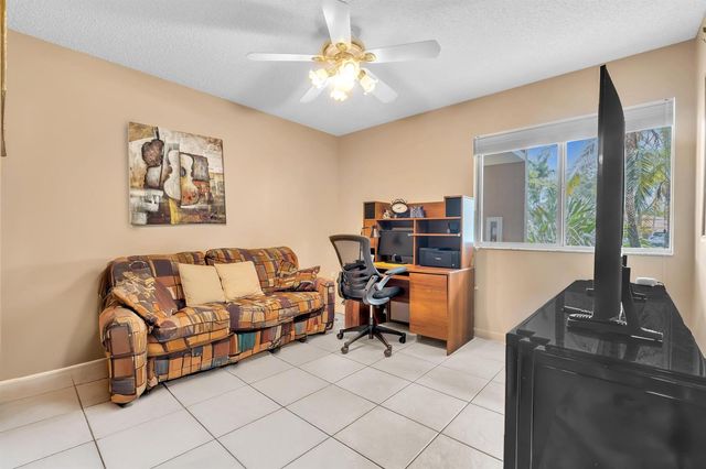 9560 WELDON Circle J110, Tamarac, FL 33321