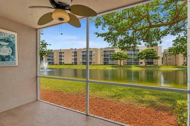 9560 WELDON Circle J110, Tamarac, FL 33321