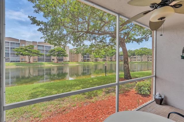 9560 WELDON Circle J110, Tamarac, FL 33321