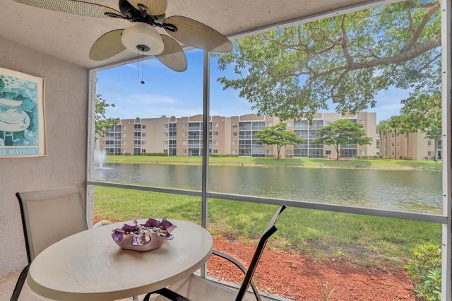 9560 WELDON Circle J110, Tamarac, FL 33321