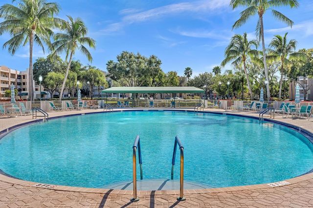 9560 WELDON Circle J110, Tamarac, FL 33321