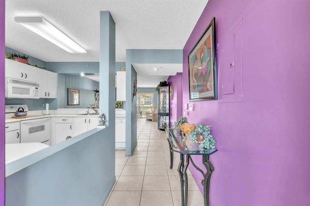 9560 WELDON Circle J110, Tamarac, FL 33321
