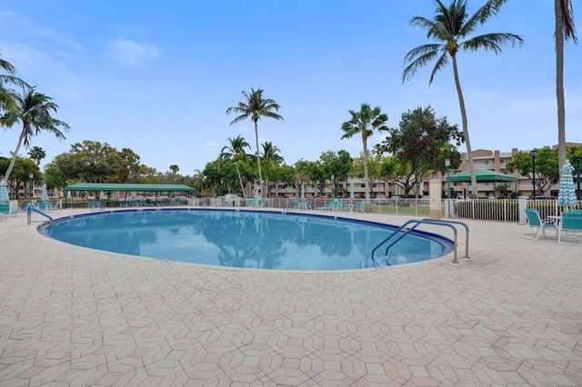 9560 WELDON Circle J110, Tamarac, FL 33321