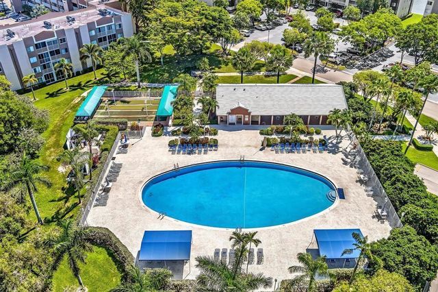 9560 WELDON Circle J110, Tamarac, FL 33321