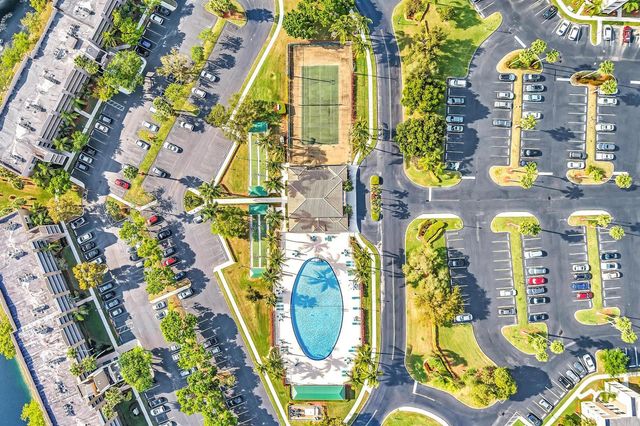 9560 WELDON Circle J110, Tamarac, FL 33321