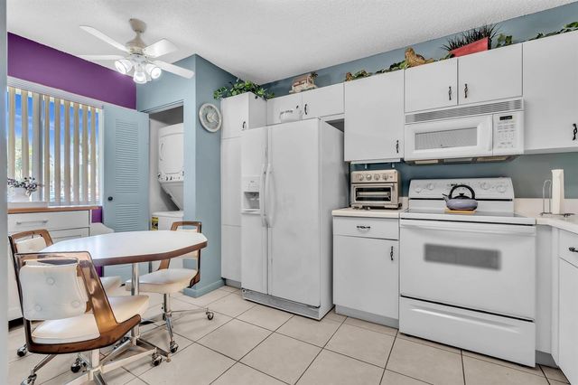 9560 WELDON Circle J110, Tamarac, FL 33321