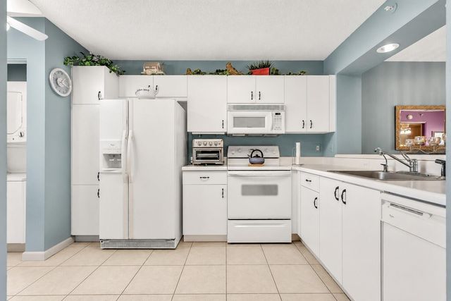 9560 WELDON Circle J110, Tamarac, FL 33321