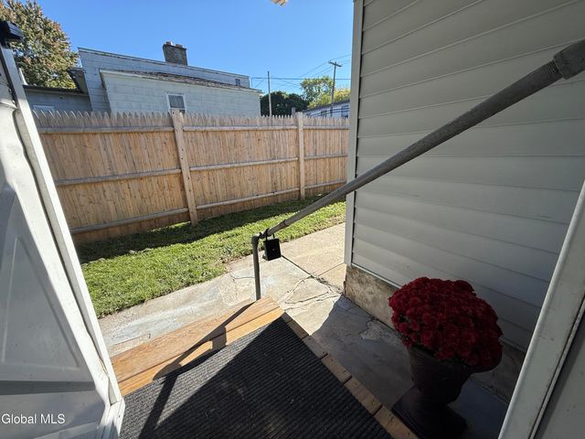 44 W 8th Avenue, Gloversville, NY 12078