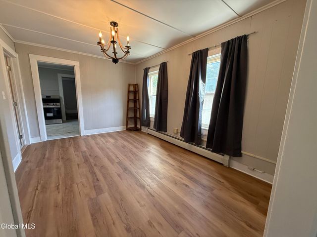 44 W 8th Avenue, Gloversville, NY 12078