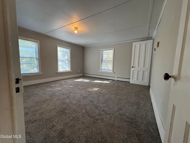 44 W 8th Avenue, Gloversville, NY 12078