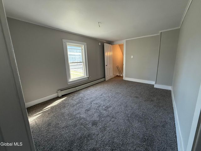 44 W 8th Avenue, Gloversville, NY 12078