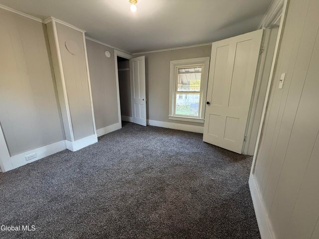 44 W 8th Avenue, Gloversville, NY 12078