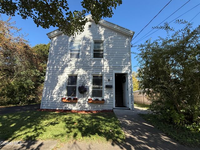 44 W 8th Avenue, Gloversville, NY 12078