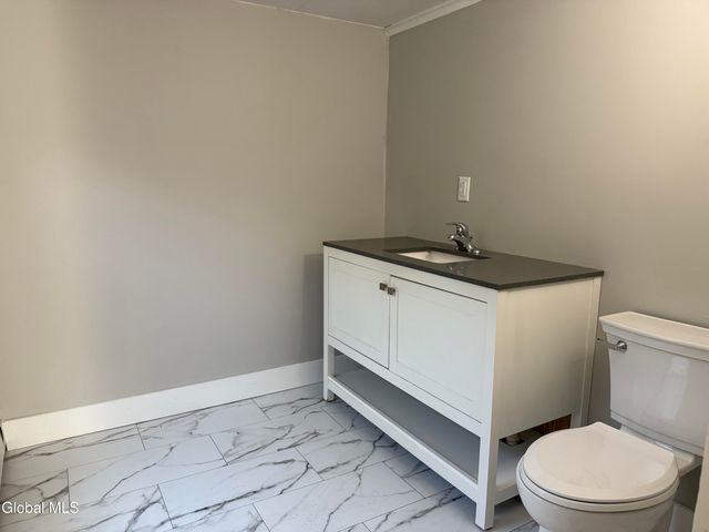 44 W 8th Avenue, Gloversville, NY 12078