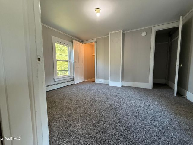 44 W 8th Avenue, Gloversville, NY 12078