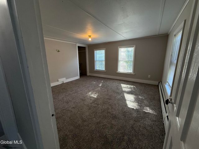 44 W 8th Avenue, Gloversville, NY 12078