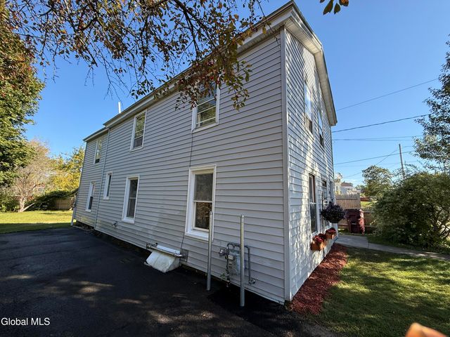 44 W 8th Avenue, Gloversville, NY 12078