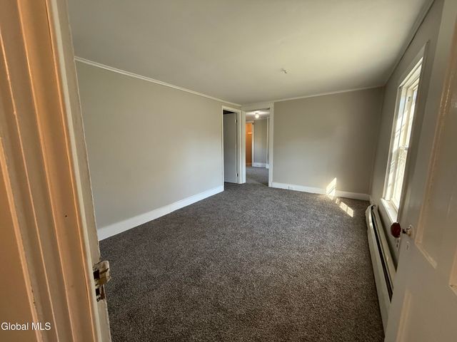 44 W 8th Avenue, Gloversville, NY 12078